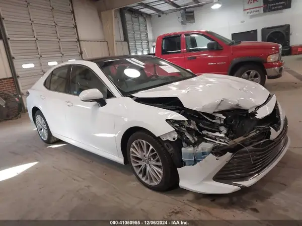 4T1B11HK3JU037826 2018 TOYOTA CAMRY - Image 1