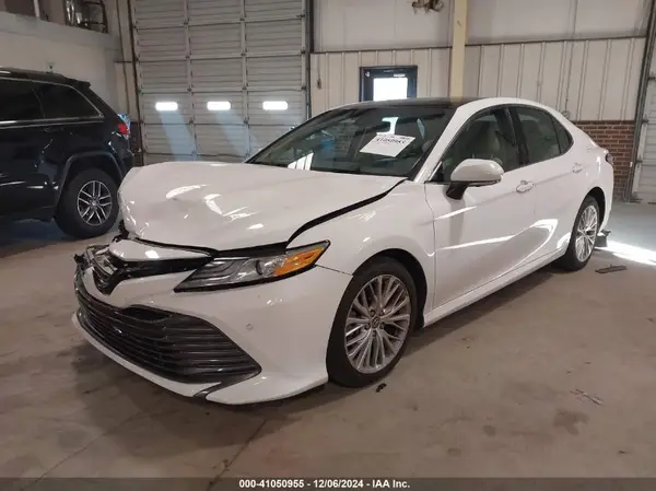 4T1B11HK3JU037826 2018 TOYOTA CAMRY - Image 2