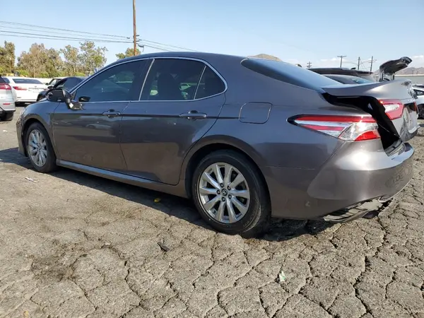 4T1B11HK3JU038751 2018 TOYOTA CAMRY - Image 2