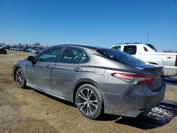 4T1B11HK3JU038829 2018 TOYOTA CAMRY - Image 2