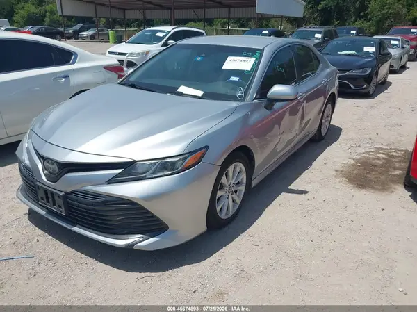 4T1B11HK3JU039303 2018 TOYOTA CAMRY - Image 2