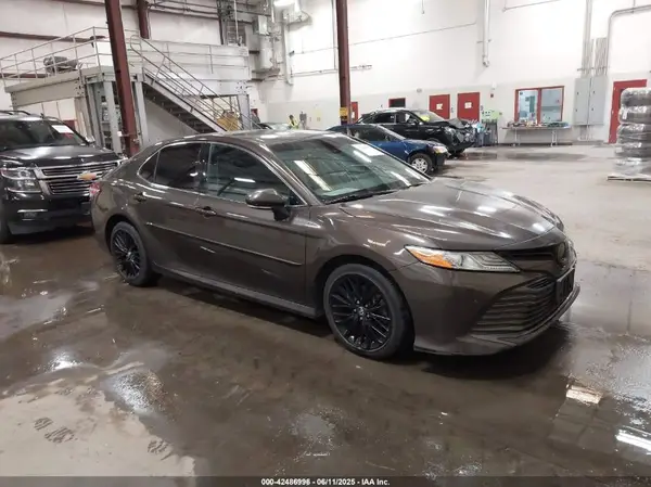 4T1B11HK3JU039382 2018 TOYOTA CAMRY - Image 1