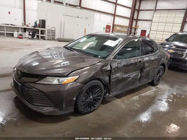 4T1B11HK3JU039382 2018 TOYOTA CAMRY - Image 2