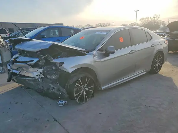 4T1B11HK3JU040192 2018 TOYOTA CAMRY - Image 1