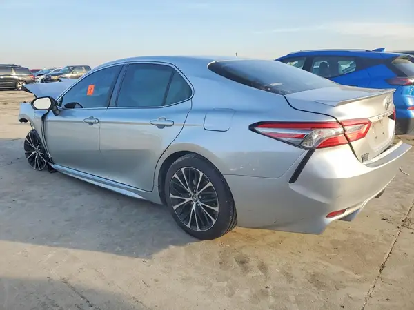 4T1B11HK3JU040192 2018 TOYOTA CAMRY - Image 2