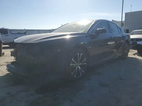 4T1B11HK3JU040578 2018 TOYOTA CAMRY - Image 1