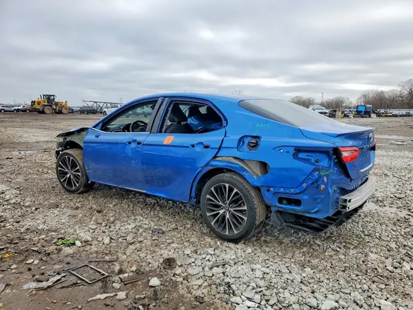 4T1B11HK3JU040676 2018 TOYOTA CAMRY - Image 2