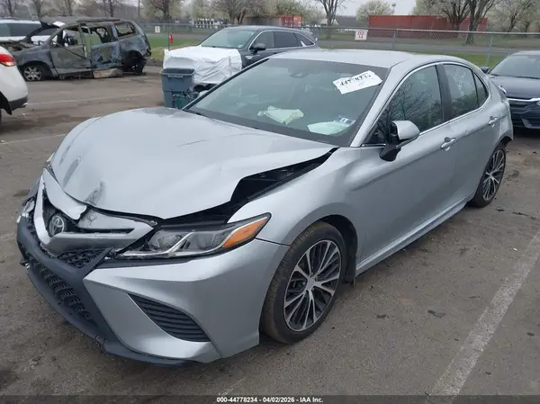 4T1B11HK3JU040919 2018 TOYOTA CAMRY - Image 2