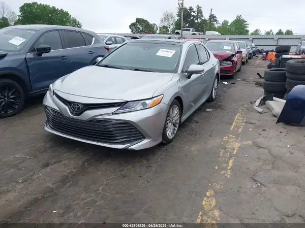 4T1B11HK3JU043450 2018 TOYOTA CAMRY - Image 2