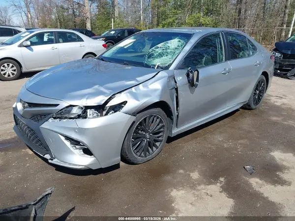 4T1B11HK3JU043660 2018 TOYOTA CAMRY - Image 2