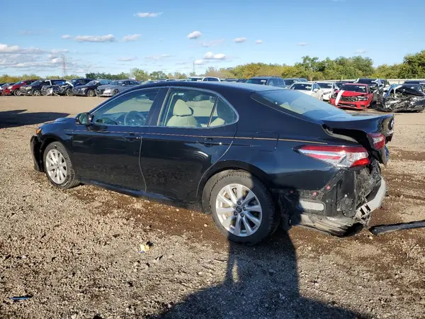 4T1B11HK3JU043884 2018 TOYOTA CAMRY - Image 2