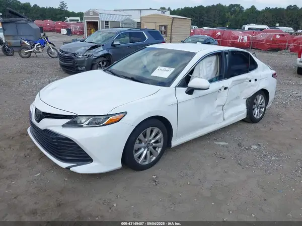 4T1B11HK3JU044579 2018 TOYOTA CAMRY - Image 2
