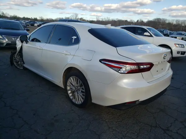 4T1B11HK3JU045246 2018 TOYOTA CAMRY - Image 2