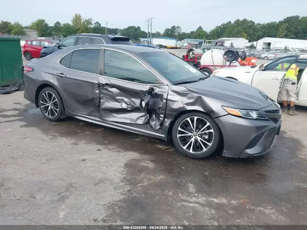 4T1B11HK3JU045411 2018 TOYOTA CAMRY - Image 1