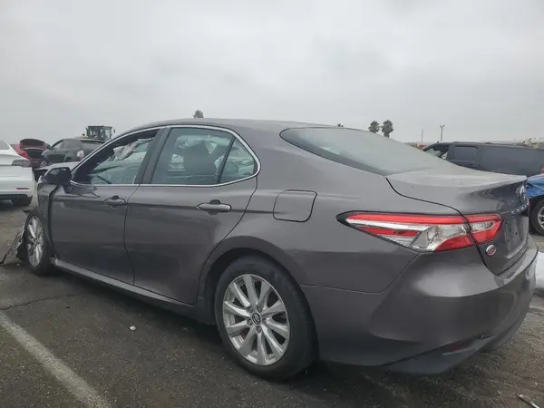 4T1B11HK3JU045781 2018 TOYOTA CAMRY - Image 2