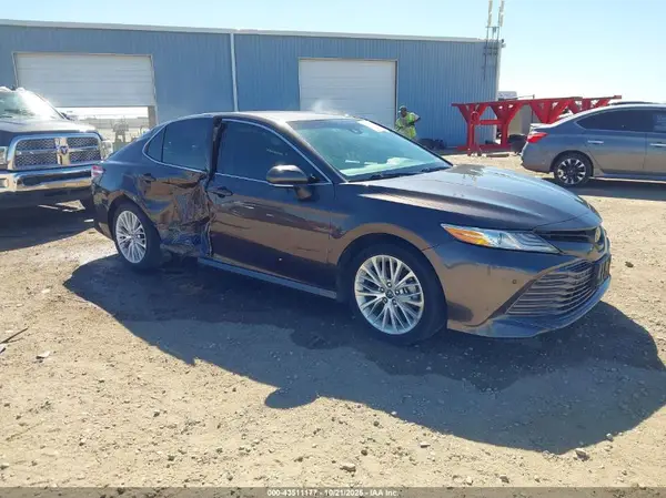 4T1B11HK3JU046624 2018 TOYOTA CAMRY - Image 1