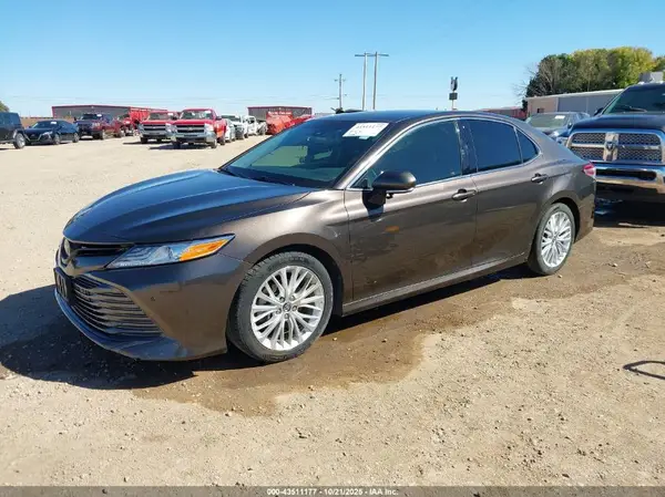 4T1B11HK3JU046624 2018 TOYOTA CAMRY - Image 2