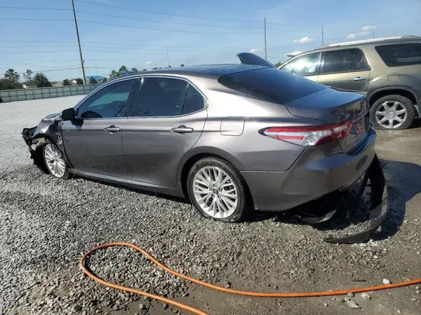 4T1B11HK3JU046767 2018 TOYOTA CAMRY - Image 2