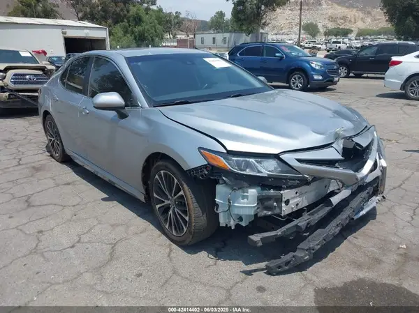 4T1B11HK3JU048776 2018 TOYOTA CAMRY - Image 1