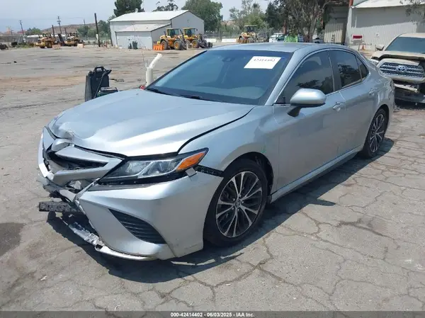 4T1B11HK3JU048776 2018 TOYOTA CAMRY - Image 2