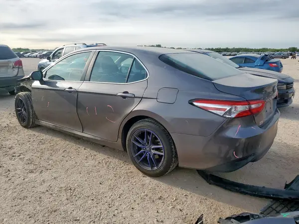 4T1B11HK3JU049037 2018 TOYOTA CAMRY - Image 2
