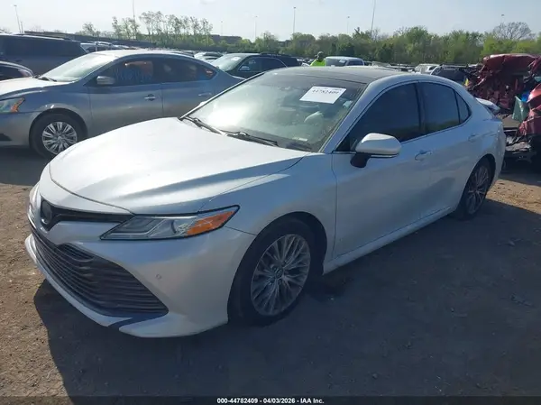 4T1B11HK3JU049216 2018 TOYOTA CAMRY - Image 2