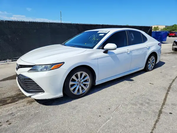 4T1B11HK3JU050432 2018 TOYOTA CAMRY - Image 1