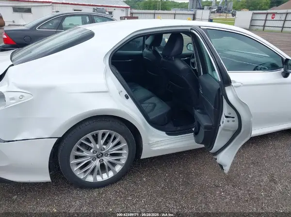 4T1B11HK3JU051323 2018 TOYOTA CAMRY - Image 8