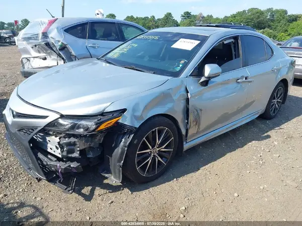 4T1B11HK3JU051726 2018 TOYOTA CAMRY - Image 2