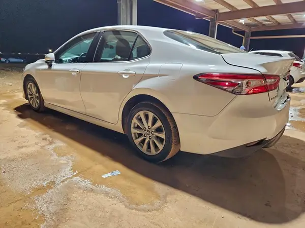 4T1B11HK3JU051855 2018 TOYOTA CAMRY - Image 2