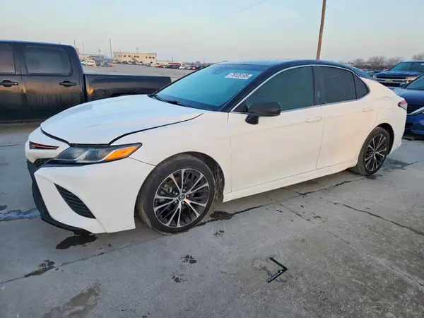 4T1B11HK3JU052200 2018 TOYOTA CAMRY - Image 1