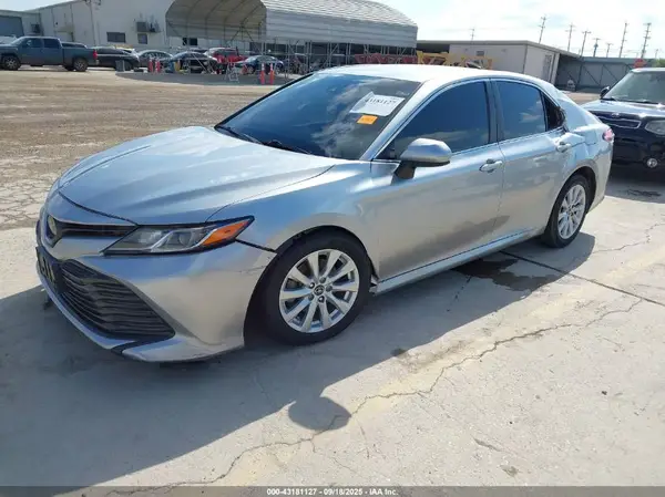 4T1B11HK3JU052875 2018 TOYOTA CAMRY - Image 2