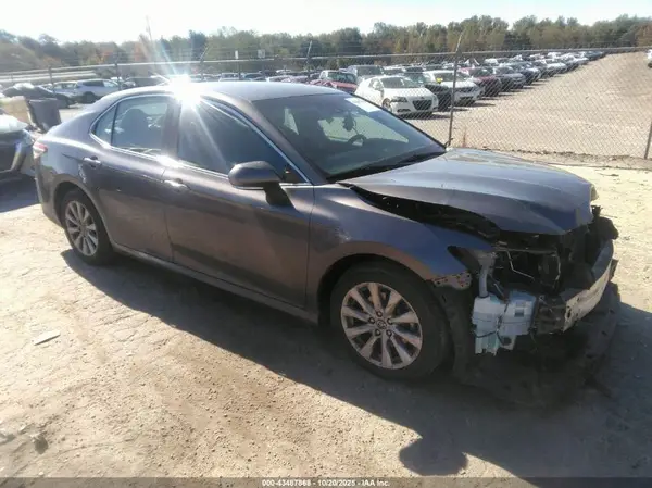 4T1B11HK3JU052925 2018 TOYOTA CAMRY - Image 1