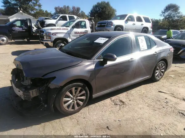 4T1B11HK3JU052925 2018 TOYOTA CAMRY - Image 2