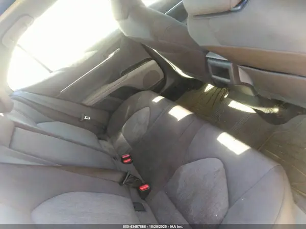 4T1B11HK3JU052925 2018 TOYOTA CAMRY - Image 8