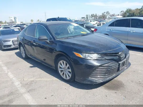 4T1B11HK3JU053881 2018 TOYOTA CAMRY - Image 1