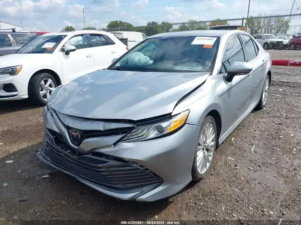4T1B11HK3JU054769 2018 TOYOTA CAMRY - Image 2