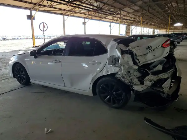 4T1B11HK3JU055064 2018 TOYOTA CAMRY - Image 2