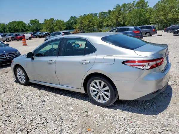 4T1B11HK3JU055100 2018 TOYOTA CAMRY - Image 2