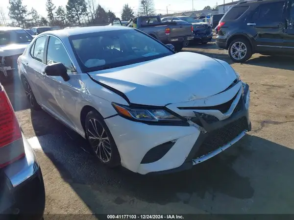 4T1B11HK3JU055128 2018 TOYOTA CAMRY - Image 1