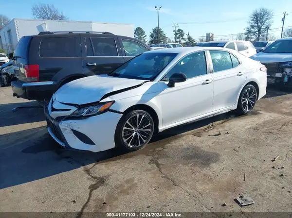 4T1B11HK3JU055128 2018 TOYOTA CAMRY - Image 2