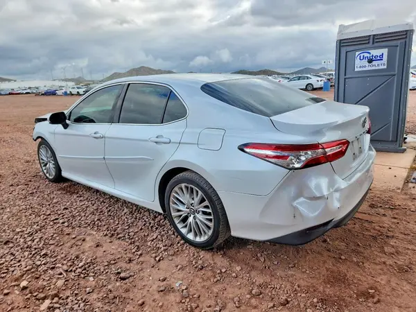 4T1B11HK3JU056277 2018 TOYOTA CAMRY - Image 2