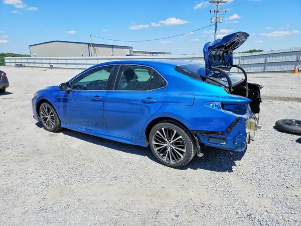 4T1B11HK3JU057462 2018 TOYOTA CAMRY - Image 2