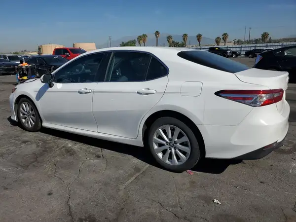 4T1B11HK3JU058482 2018 TOYOTA CAMRY - Image 2