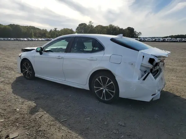 4T1B11HK3JU058708 2018 TOYOTA CAMRY - Image 2
