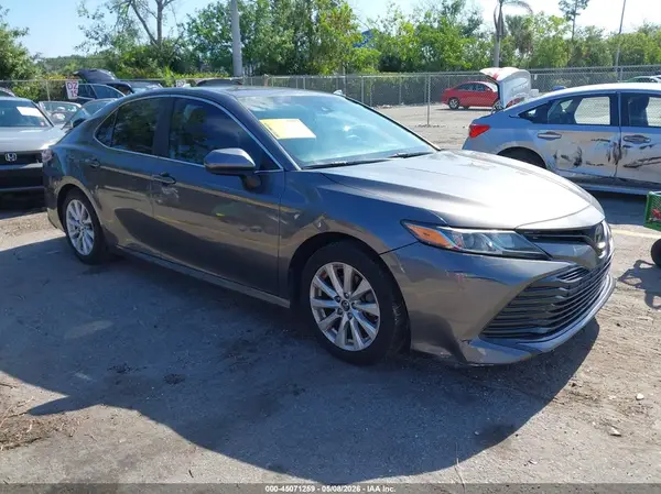 4T1B11HK3JU060264 2018 TOYOTA CAMRY - Image 1