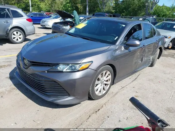 4T1B11HK3JU060264 2018 TOYOTA CAMRY - Image 2