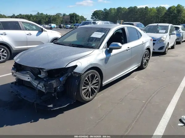 4T1B11HK3JU062564 2018 TOYOTA CAMRY - Image 2