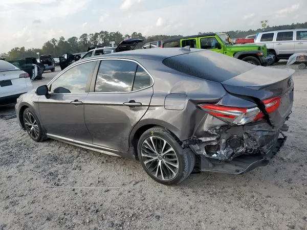 4T1B11HK3JU063634 2018 TOYOTA CAMRY - Image 2