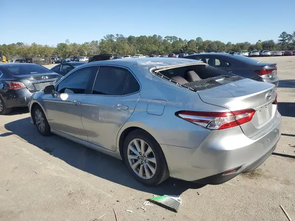 4T1B11HK3JU064542 2018 TOYOTA CAMRY - Image 2